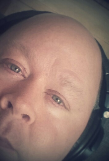 Me-full-headphones-2